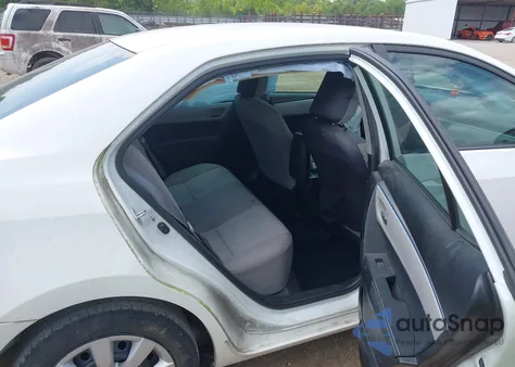 2016 Toyota Corolla Le z USA, uszkodzony, nr VIN 5YFBURHE2GP534621